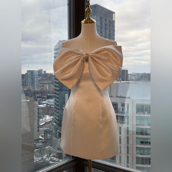 🆕 BRONX & BANCO 🧿 NWOT Evie White Strapless Bow Mini Dress, Sz XS US 2 - Picture 2 of 13